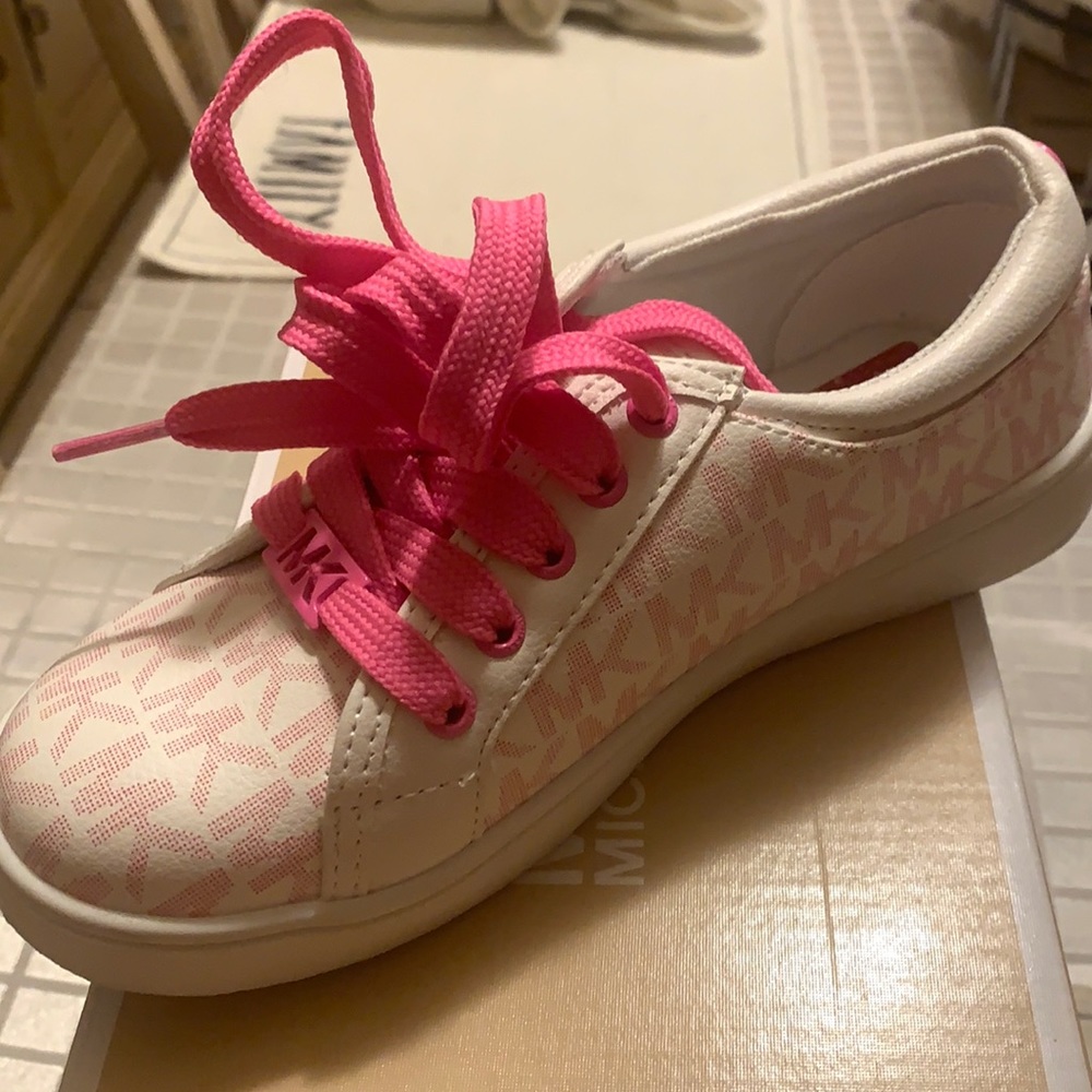 New MK girls shoes